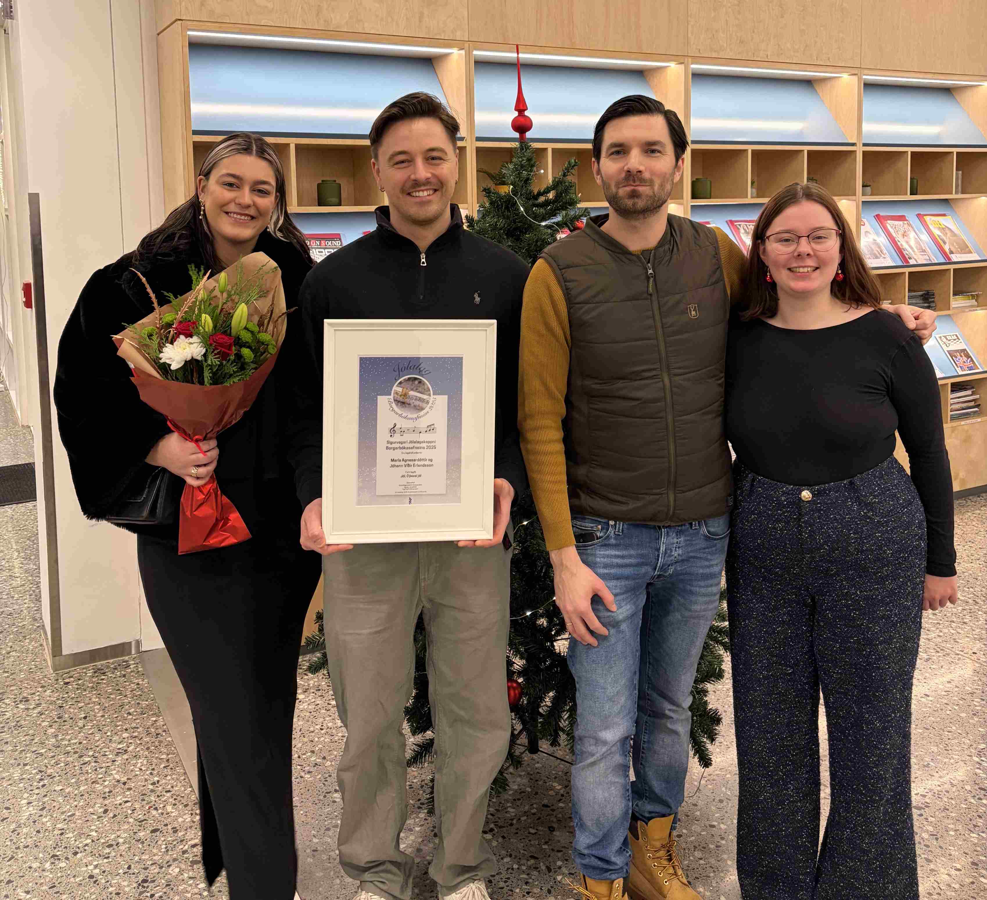 María og Jóhann Víðir ásamt Önnu og Inga Hrafni úr dómnefndinni