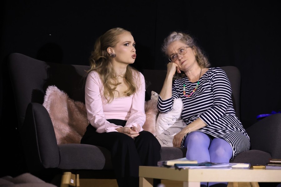 Úr leiksýningunni Móðir, kona, meyja eftir Sesselíu Ólafs Úr leiksýningunni Móðir, kona, meyja eftir Sesselíu Ólafs