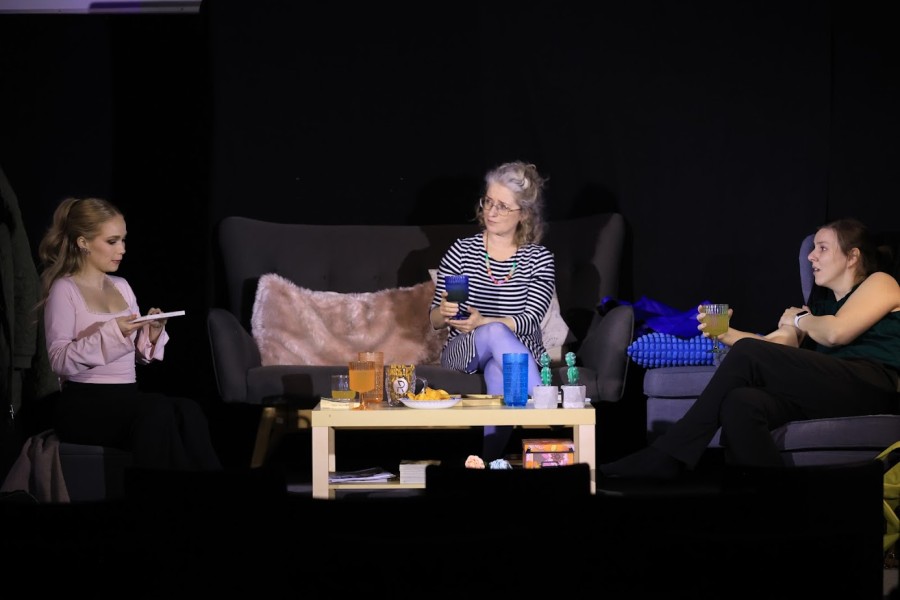 Úr leiksýningunni Móðir, kona, meyja eftir Sesselíu Ólafs Úr leiksýningunni Móðir, kona, meyja eftir Sesselíu Ólafs