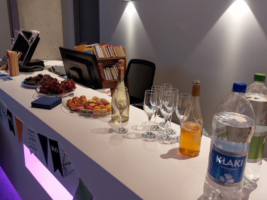 Notalegar veitingar í boði fyrir áheyrendur