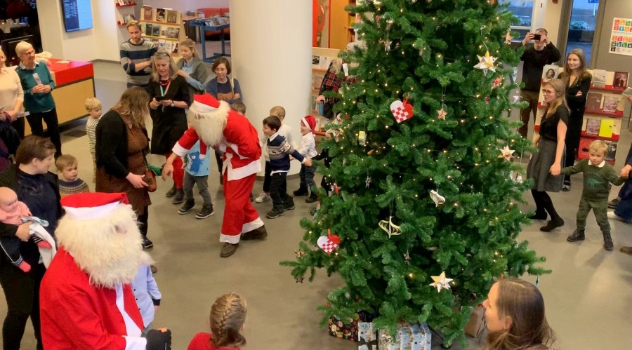 Yule Lads entertain the children along with pianist Guðni Franzson Barnabókaball