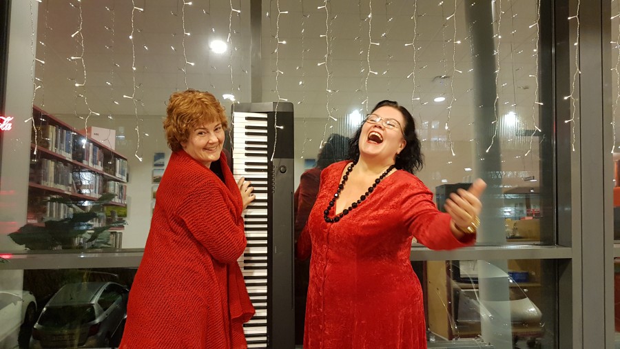 Samsöngur á bókasafninu / Sing-along at the library Anna Sigríður Helgadóttir og Aðalheiður Þorsteinsdóttir