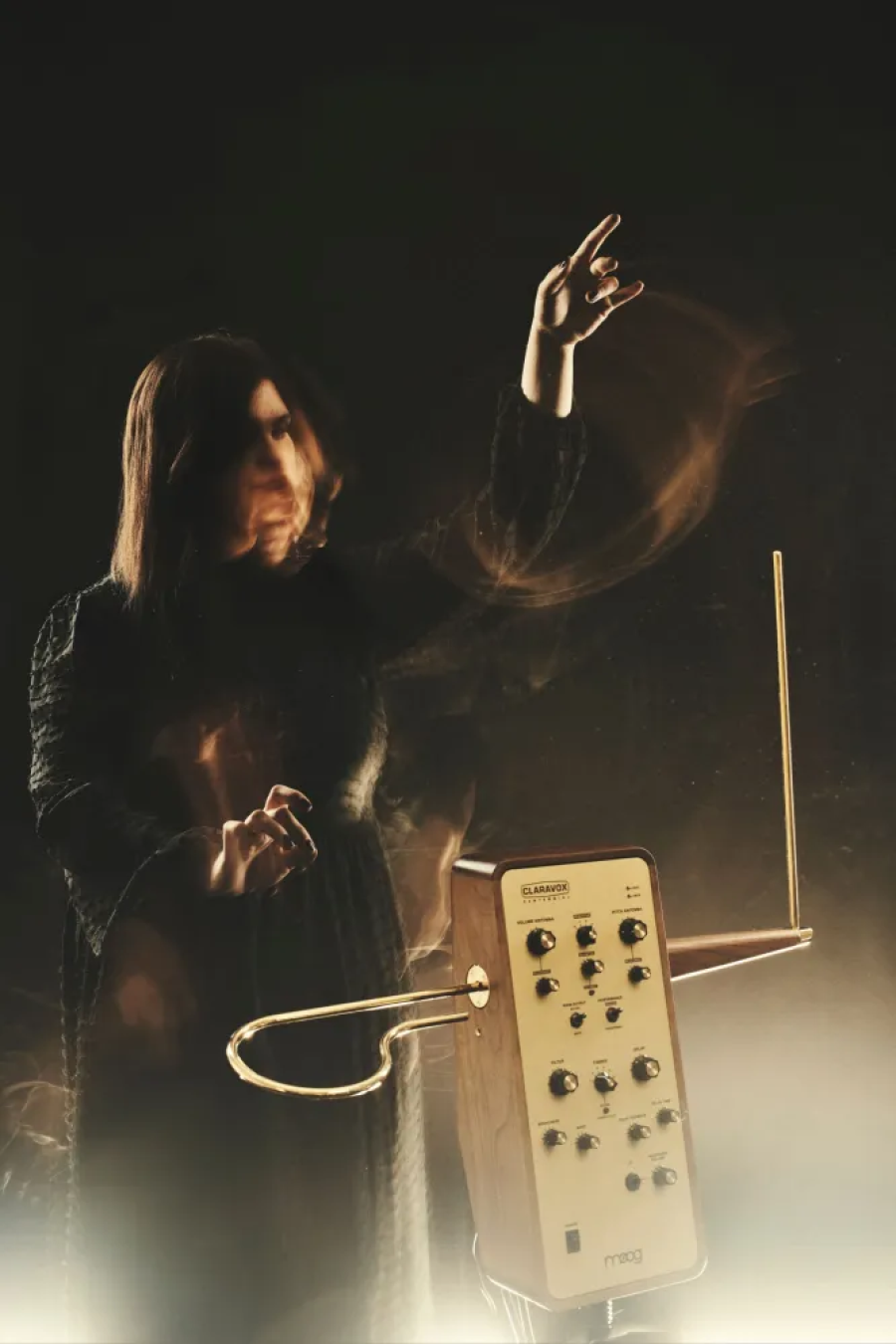 Hekla Magnúsdóttir Hekla Magnúsdótti leikur á þeremín