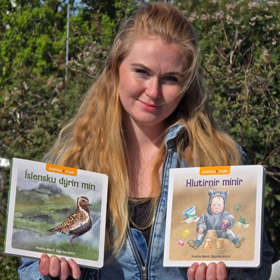 Hrefna Marín með bækurnar sínar