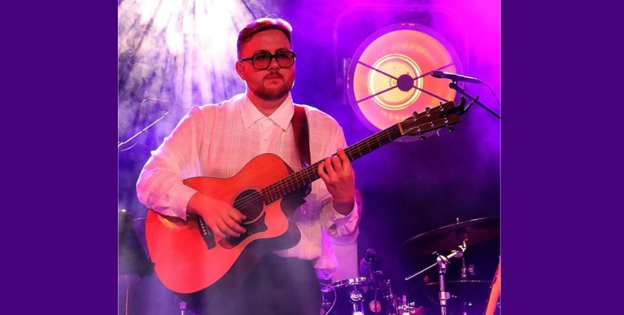 Sigvaldi Helgi Gunnarsson syngur lög söngvaskálda í Borgarbókasafninu