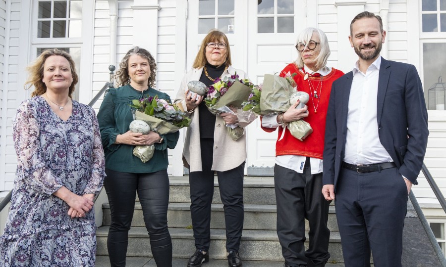 Verðlaunahafar ásamt borgarstjóra við Höfða