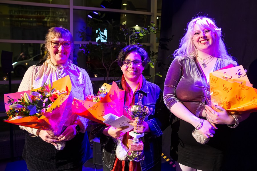 Móheiður Hlíf Geirlaugsdóttir, sigurvegarinn Sindra Tul Muntaha og Málfríður, Guðný Inga Eiríksdóttir