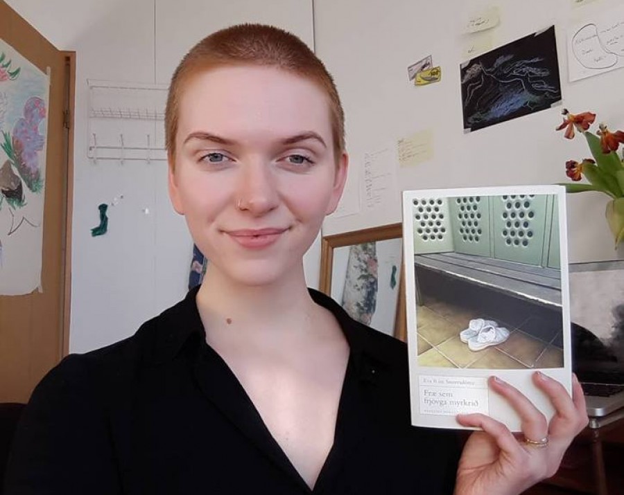Bára Bjarnadóttir myndlistakona og lesandi vikunnar