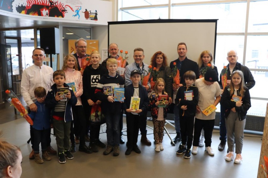 Höfundar, þýðendur og börn á Bókaverðlaunum barnanna 2019