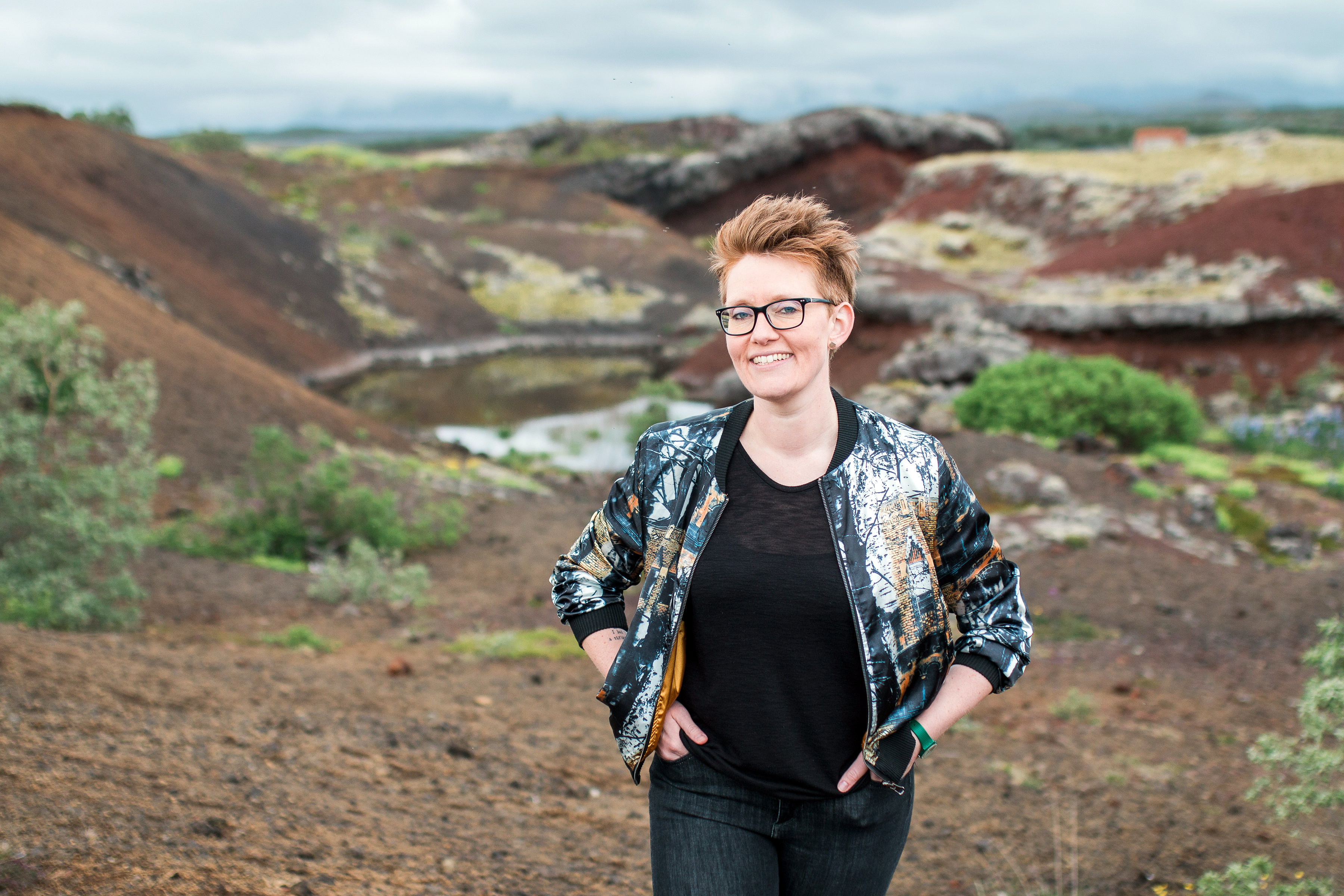 Ásta Kristín er með mörg járn í eldinum. Greinar um hinseginleika í Mánasteini og öðrum skáldverkum Sjóns eru á teikniborðinu, auk þess sem Ásta Kristín vinnur nú að stærri verkefnum, með sagnfræðingum sérstaklega, um hinsegin kynverund og þjóðerni. Ásta Kristín Benediktsdóttir